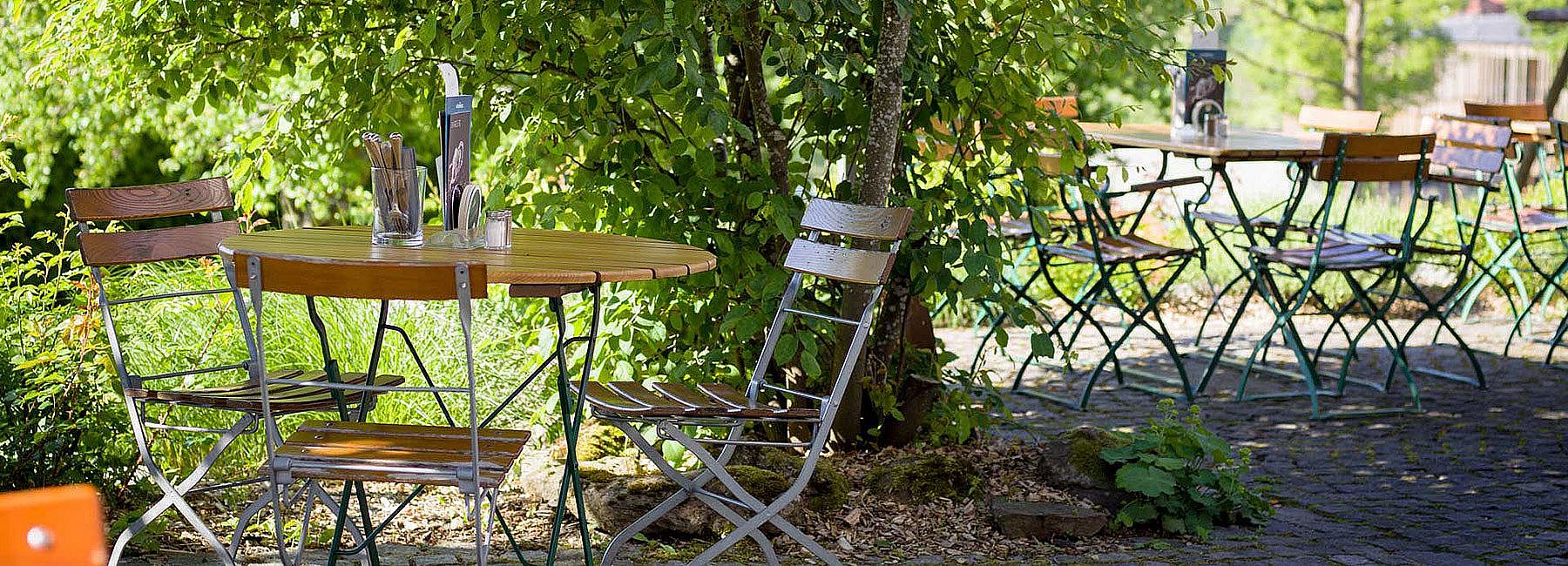 Schattenplatz im Biergarten des Landgasthof Euler auf der Sonnenterrasse